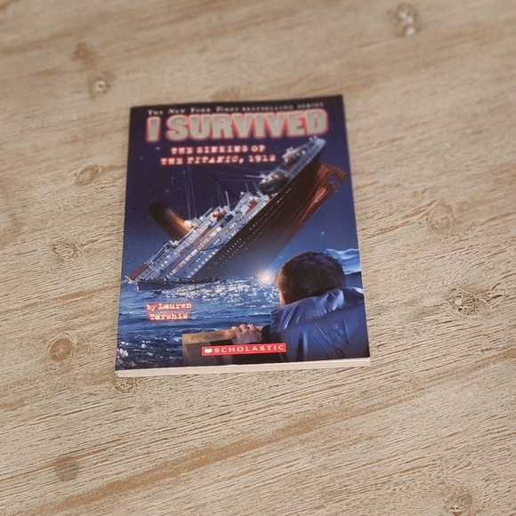 "I Survived" Bundle Of 5 Books - Picture 7 of 8